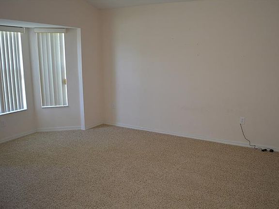 3rd image of 2688 Hawthorne Ln