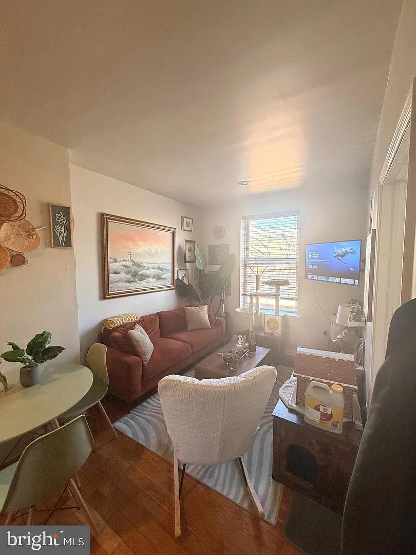 1 bed, 1.0 bath, $1,300 — Photo 3