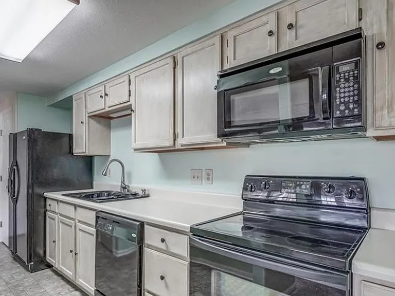 7600 Portadown Ct — Photo 9