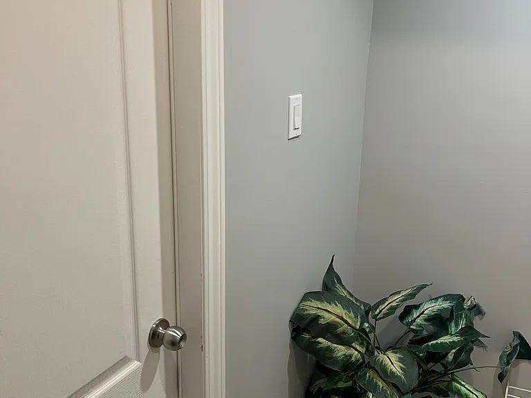 27 E Dills Cres #BASEMENT — Photo 2