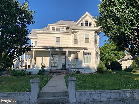 2nd image of 111 N Elm St