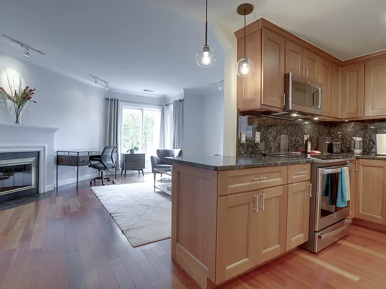 1625 Q St NW #202 — Photo 4