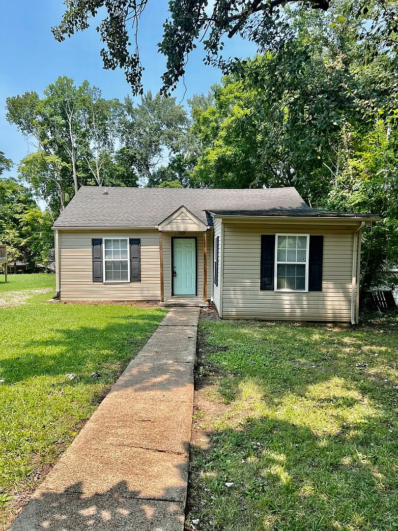 Available August 15! 3 Bedroom Home Near Madison Street — Photo 1