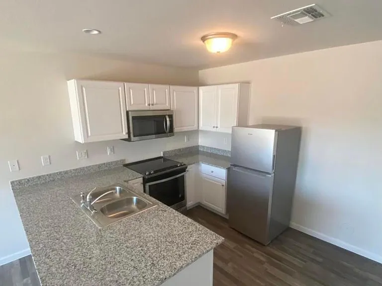 101 E Bobcat Pl — Photo 4