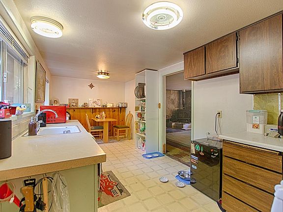 4th image of 200 River Dr