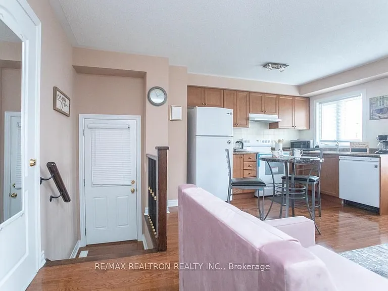 54 Chayna Cres — Photo 7