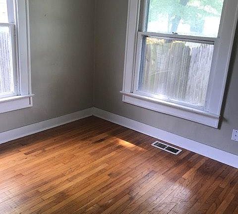 5th image of 1252 Lawrence Ave