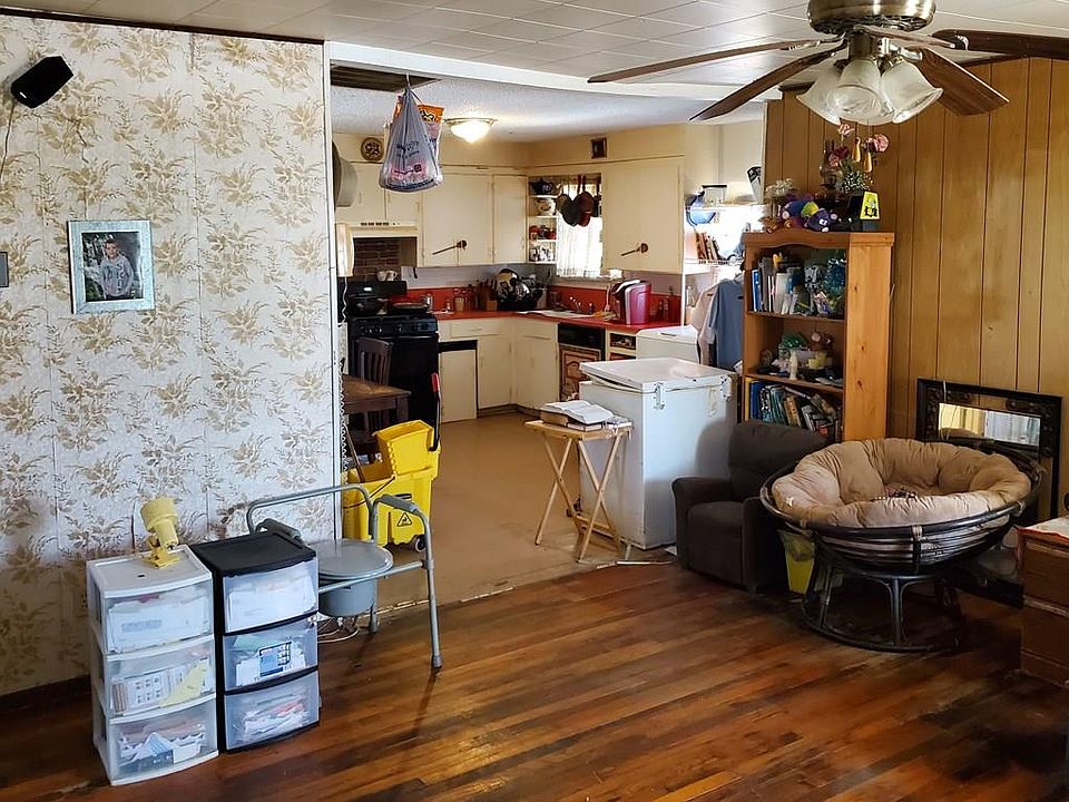 2nd image of 3240 Reagan Dr