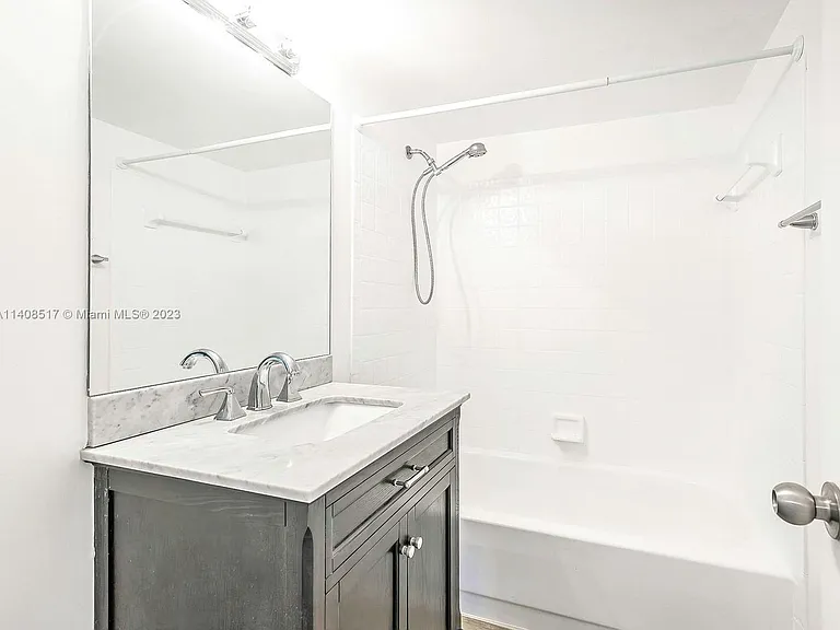 911 Twin Lakes Dr #3-N — Photo 31