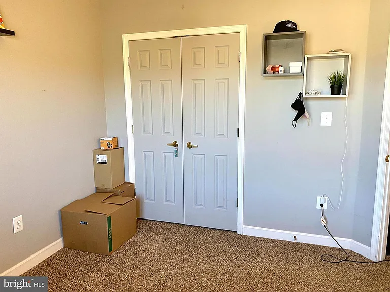 55 Taverngreen Ct — Photo 23