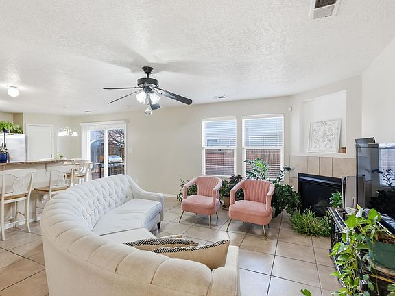 5th image of 1020 Alexandra St SW