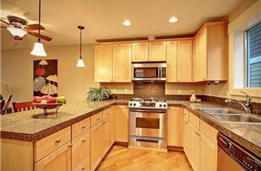 2 bed, 1.5 bath, 1050 sqft, $2,900 — Photo 3