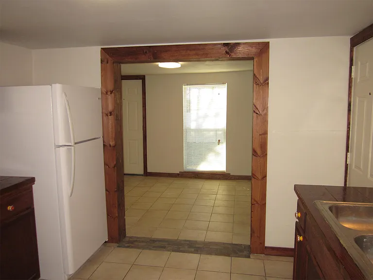 121 N Hamilton St — Photo 4