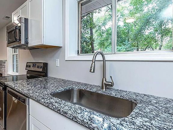 5th image of 11860 Charterhouse Dr