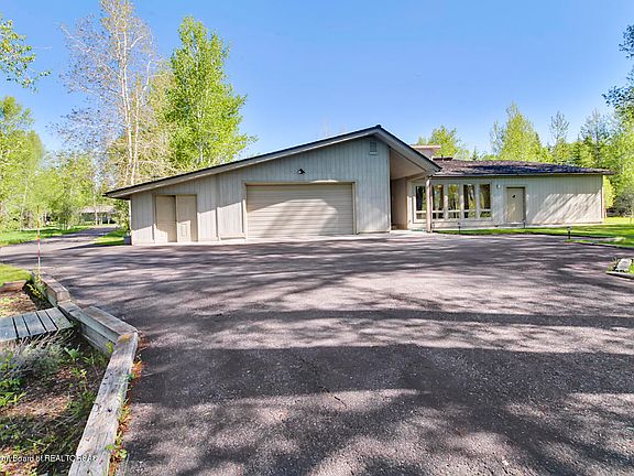 3rd image of 350 E Cottonwood Dr