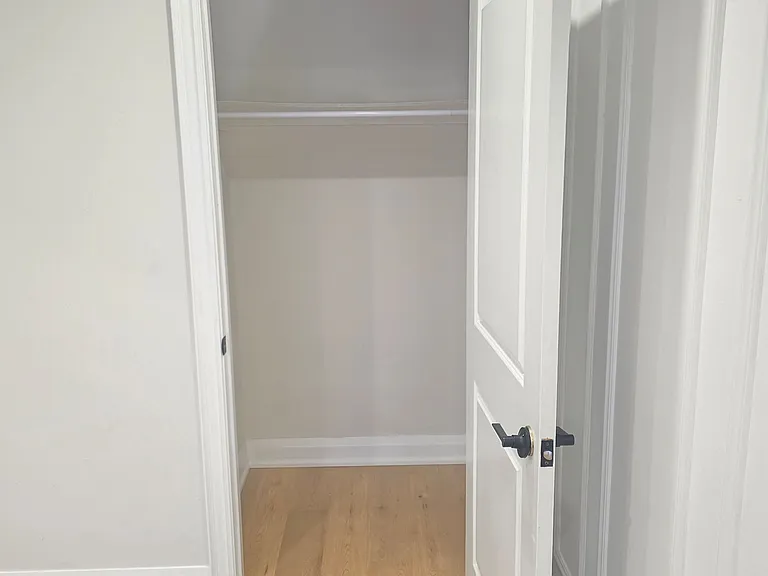 134 Keewatin St S — Photo 15