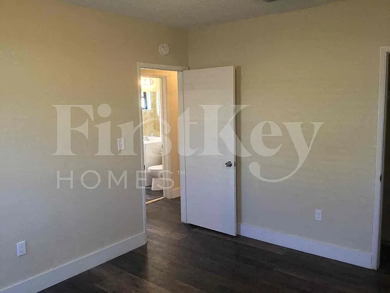 10020 SW 37th St — Photo 17