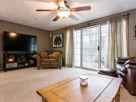 5th image of 35 Marigold Cir
