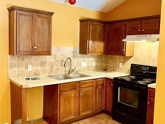 2nd image of 756 River Garden Dr