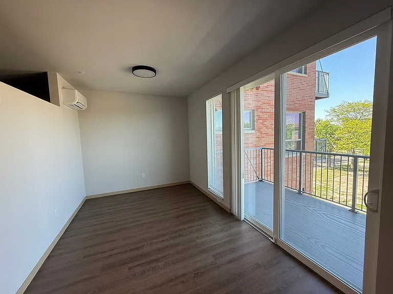 Mira Apartments — Photo 16