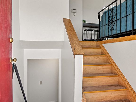 3rd image of 3040 Gunnison Ave