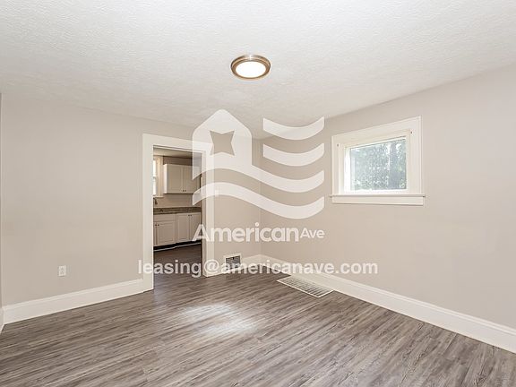 861538_004_dining_room_5.jpg