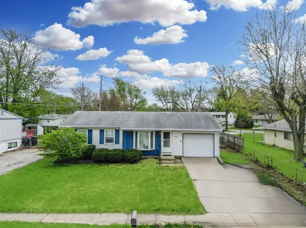 1203 Mount Vernon Dr, Bloomington, IL 61704