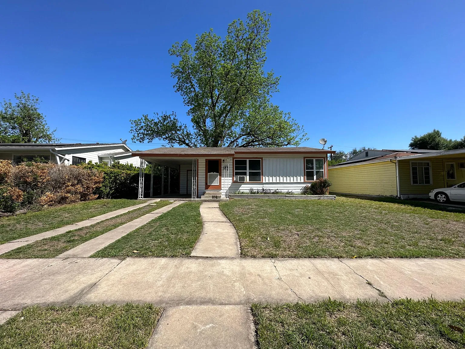 339 Nassau Dr — Photo 3