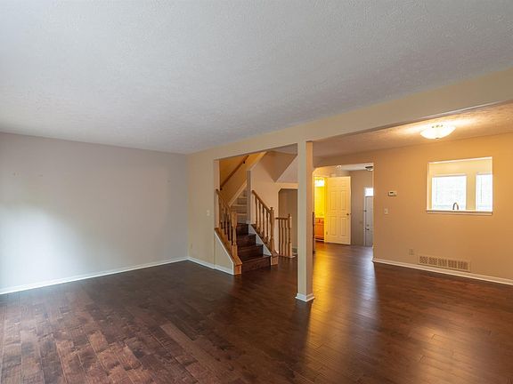 3rd image of 5204 Franklin Park Dr