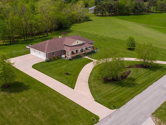 2nd image of 3725 Ariel Dr