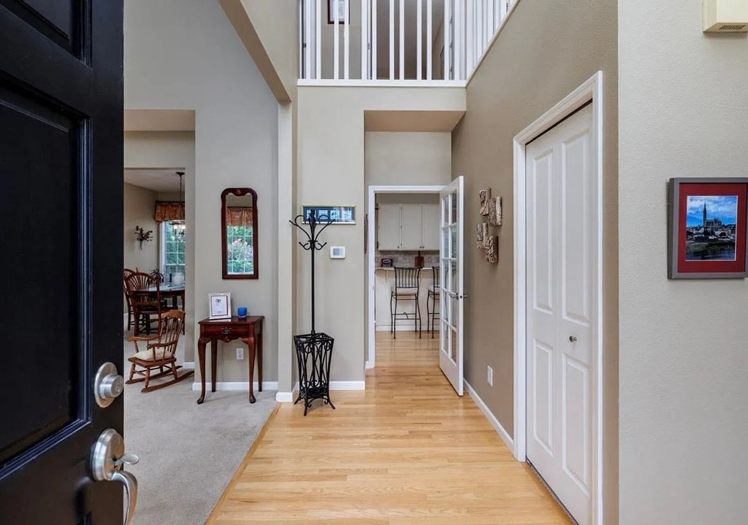 Beautifully Maintained Mt. Park Home on a Quiet Cul-de-Sac — Photo 3
