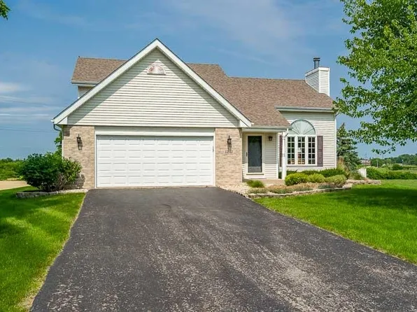 12841 Riverton Pl, Winnebago, IL 61088