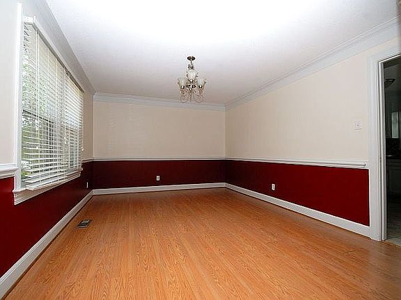 3rd image of 510 Shelley Dr