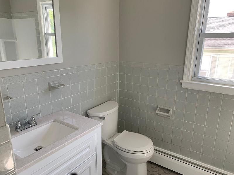2nd image of 875 Farmington Ave