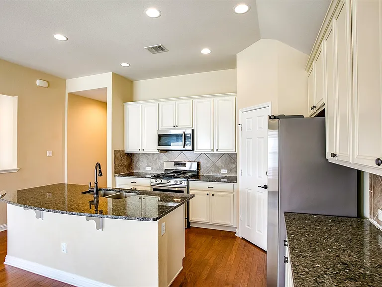 1721 Elaina Loop — Photo 11