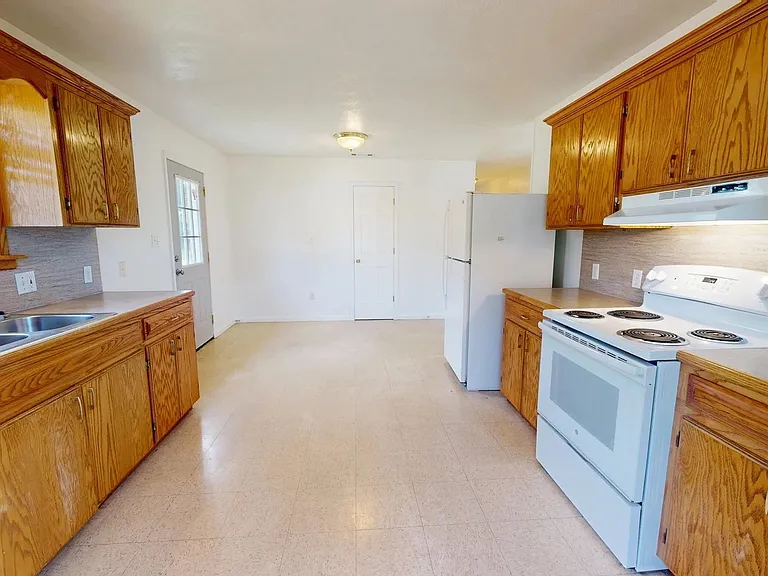 310 Coffee St — Photo 6