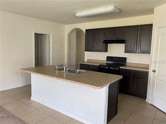 3rd image of 841 Sheen Cir