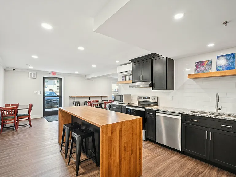 Building 1000 - Shared Kitchen & Common Area