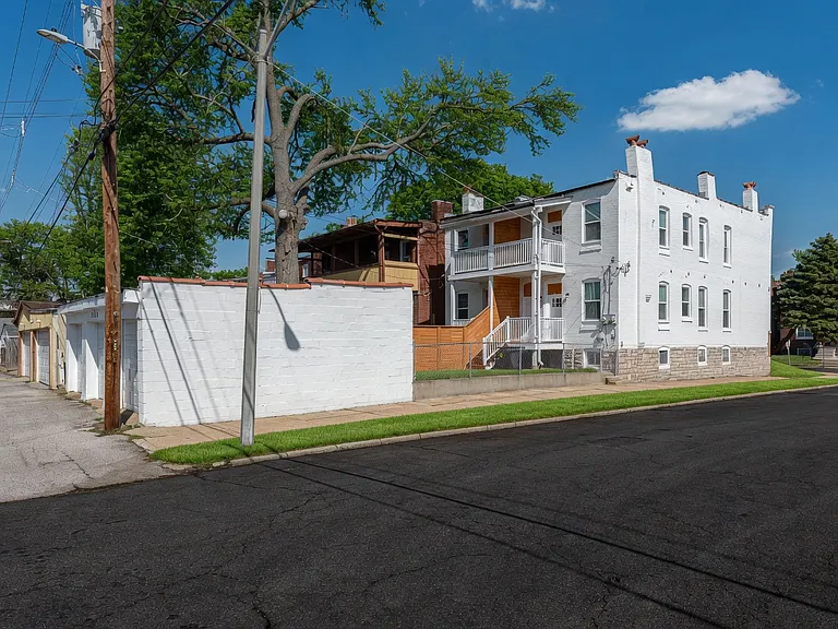 3151 Michigan Ave — Photo 4