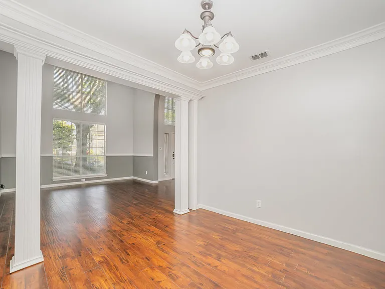 1908 Wood Crest Dr — Photo 2