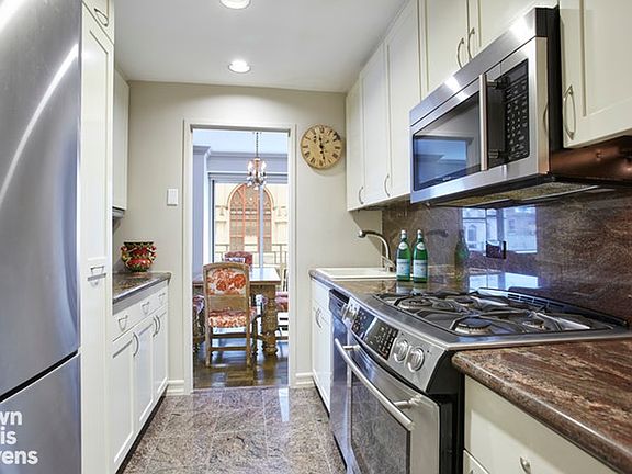 3rd image of 150 E 69th St #10D