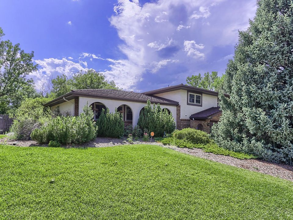 Beautiful landscaping front 