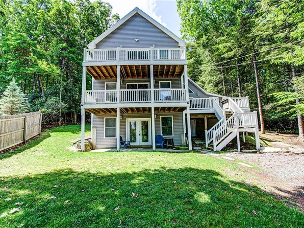 63 Lake Dr, Lake Harmony, PA 18624