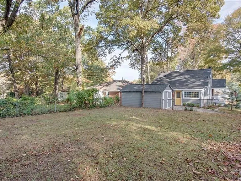 1426 Clermont Ave — Photo 28