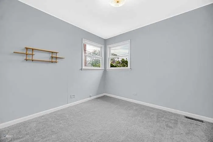 7347 W Addison St — Photo 3
