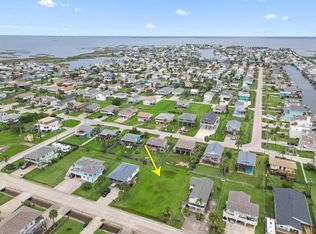 16534 Jolly Roger Rd, Galveston, TX 77554