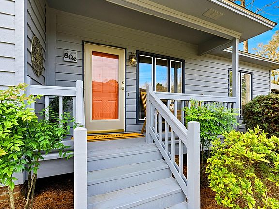 2nd image of 804 Victoria Ct.