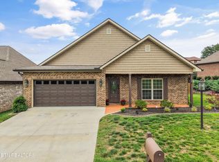 2311 Torrey Pines Dr, Maryville, TN 37801