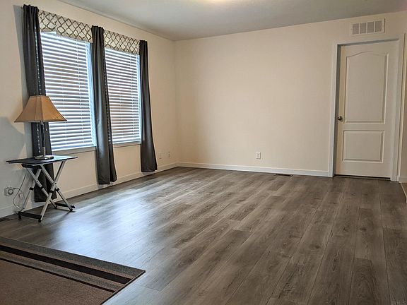 3rd image of 1611 James Pl S