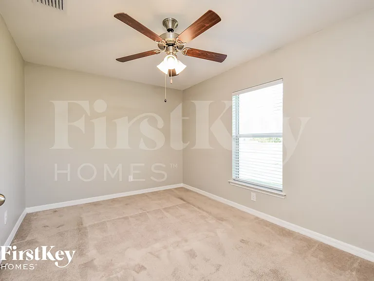 1139 SW 29th St — Photo 11